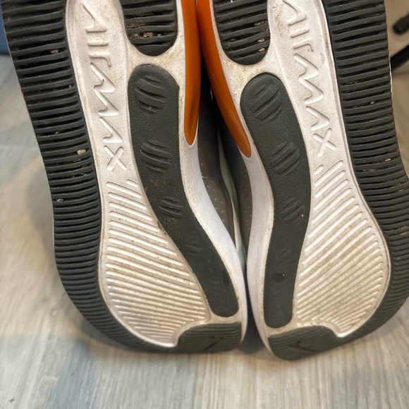 Nike Women's Beige and Turquoise Athletic Shoes - Picture 4 of 5